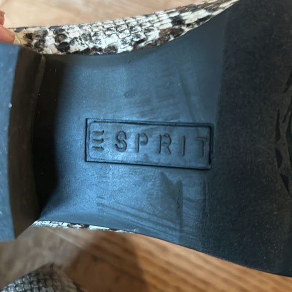 Women’s booties size 9 - Picture 6 of 6